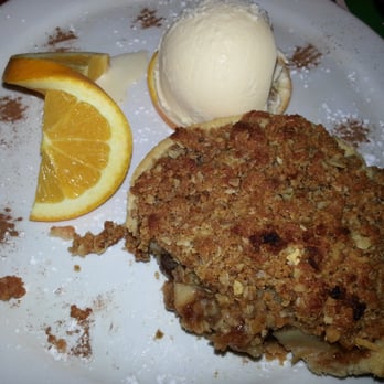 C'est What - Apple pie with their wonderful vanilla ice cream - Breweries Near Me - Toronto, Ontario
