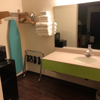 The Retro Inn - The towel rack is over by the sink. - Hotels Near Me - Cortez, Colorado The Retro Inn - The towel rack is over by the sink. - Hotels Near Me - Cortez, Colorado
