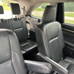 Grlt - Do you have a lot of luggages or 6 people that need transportation services? We got you covered with our Large SUV's with 3rd row.