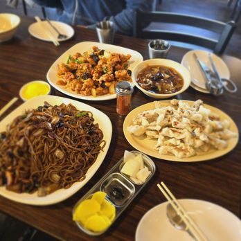 Paik's Noodle Aurora 홍콩반점 - 쟁반짜장, 깐풍기, 탕수육 - Chinese Near Me - Aurora, Colorado