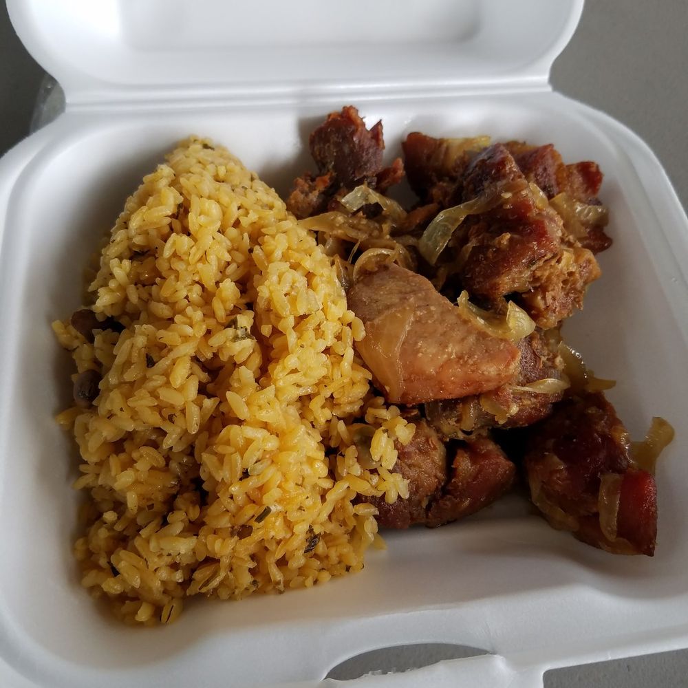 Lechonera El Mojito - Carne frito y arroz con gandules - Barbeque Near Me - Cayey, Puerto Rico