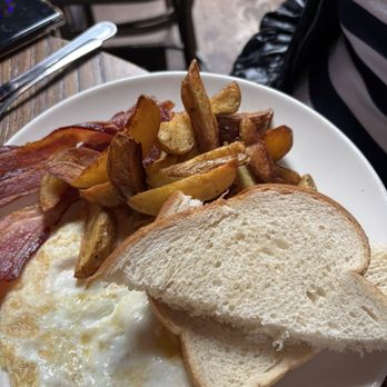 GARAGE Kitchen + Bar - Eggs, potatoes and bacon - Breakfast & Brunch Near Me - San Diego, California