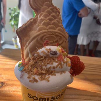 Somisomi - Strawberry ice cream - Ice Cream & Frozen Yogurt Near Me - Katy, Texas