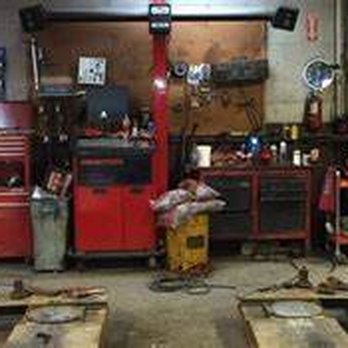 Monte's Brake & Alignment - garage - Auto Repair Near Me - Davenport, Iowa Monte's Brake & Alignment - garage - Auto Repair Near Me - Davenport, Iowa