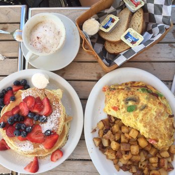 Brownstone Pancake Factory - Pancakes with fresh fruit and California omelet with home fries and toast - Breakfast & Brunch Near Me - Edgewater, New Jersey