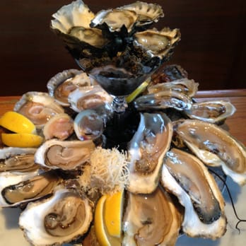 Pearl Diver - can't get a better oyster platter than that - Seafood Near Me - Toronto, Ontario Pearl Diver - can't get a better oyster platter than that - Seafood Near Me - Toronto, Ontario