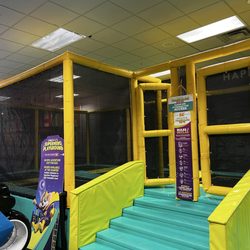 Chuck E. Cheese
