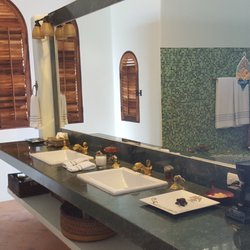 Casa Serena - Sinks in the master bathroom
