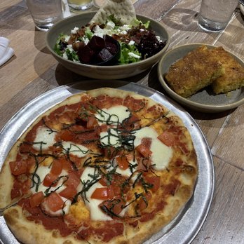 Moku Kitchen - Margherita Pizza, Mixed Green Salad, Cornbread - Cocktail Bars Near Me - Honolulu, Hawaii Moku Kitchen - Margherita Pizza, Mixed Green Salad, Cornbread - Cocktail Bars Near Me - Honolulu, Hawaii