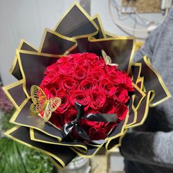 Country Charm Floral And Gifts - Beautiful 3 Dozen Rose Bouquet for Valentine's Day