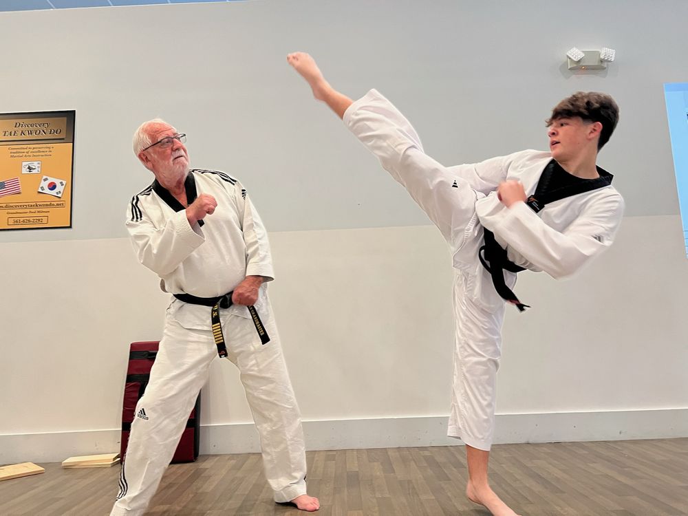 Discovery Tae Kwon Do Logo