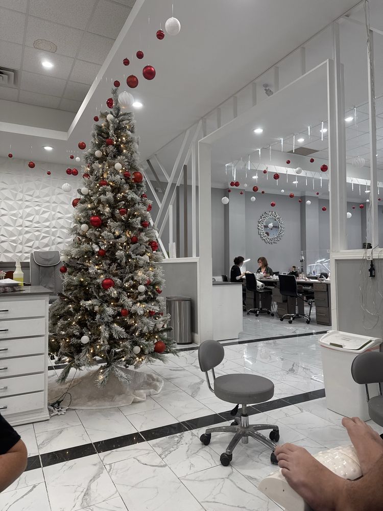 Eva's Nail Spa Logo