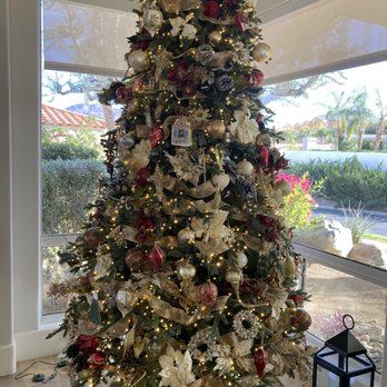 Nicole on El Paseo - The tree that needed a topper. - Women's Clothing Near Me - Palm Desert, California Nicole on El Paseo - The tree that needed a topper. - Women's Clothing Near Me - Palm Desert, California