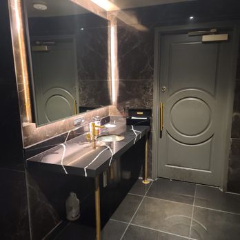 Bourbon N' Bubbles - Nice restrooms - Bars Near Me - Charleston, South Carolina