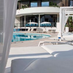International Hotel & Suite - Swimming pool
