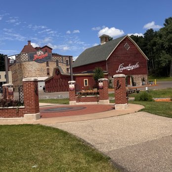 Leinie Lodge - Time for our tour! Recommend the 1 hour to get all the history. - Breweries Near Me - Chippewa Falls, Wisconsin Leinie Lodge - Time for our tour! Recommend the 1 hour to get all the history. - Breweries Near Me - Chippewa Falls, Wisconsin