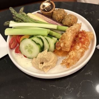 Sheraton Boston Hotel - Lounge food - Hotels Near Me - Boston, Massachusetts