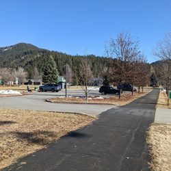 Shadduck Lane Park - Trail parking