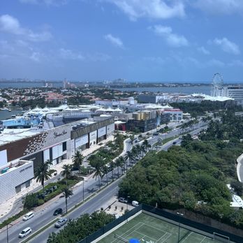 La Isla - outside - Shopping Centers Near Me - Cancún, ROO