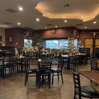 Barnfire Mesquite Grill - Pretty empty on a Monday - Steakhouses Near Me - Tucson, Arizona