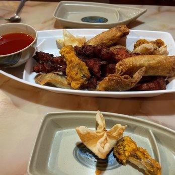China Cafe - Combo sampler platter - Chinese Near Me - Moline, Illinois