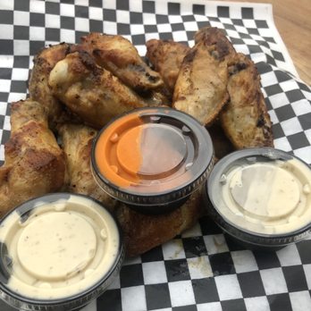 Cascadia Pizza - Dry wings with sauce on the side - Pizza Near Me - Maple Valley, Washington