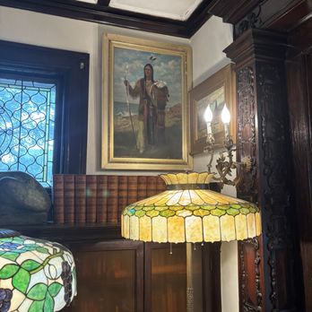 Edgewood Manor Bed & Breakfast Inn - Lovely antique paintings and furniture. - Bed & Breakfast Near Me - Providence, Rhode Island Edgewood Manor Bed & Breakfast Inn - Lovely antique paintings and furniture. - Bed & Breakfast Near Me - Providence, Rhode Island