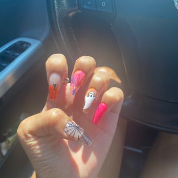 Frida Nails - Halloween nails 100% hand painted - Nail Technicians Near Me
