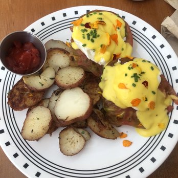 Humble Bee - Tomato Avocado Eggs Benedict - Breakfast & Brunch Near Me - Northridge, California Humble Bee - Tomato Avocado Eggs Benedict - Breakfast & Brunch Near Me - Northridge, California