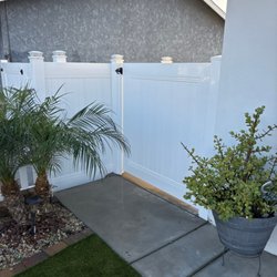 South Coast Fencing - Privacy vinyl gate