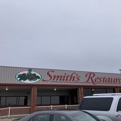 Smith's Restaurant - Restaurant entrance