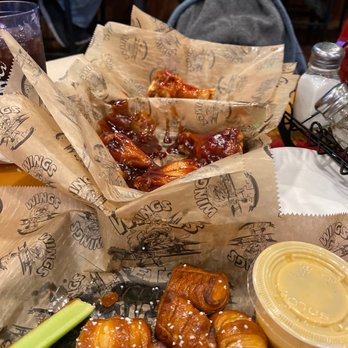 Wings Etc - Sports Bars Near Me - Kalamazoo, Michigan