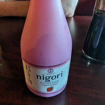 Akanomi - Tasty, but the sake isn't the same color as the bottle - Sushi Bars Near Me - Altamont, New York
