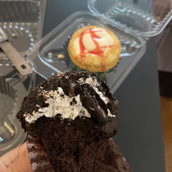 Sweets For The Sweeties - Oreo cupcake and cheesecake cupcake - Desserts Near Me - Brooklyn, New York Sweets For The Sweeties - Oreo cupcake and cheesecake cupcake - Desserts Near Me - Brooklyn, New York