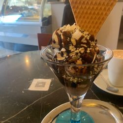 Eiscafe Dolomiten - Chocolate ice cream sundae