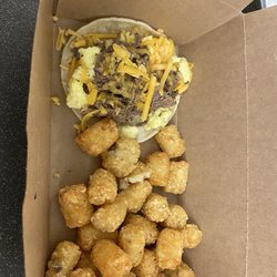 BIG & little's Restaurant - Beef breakfast taco with tots