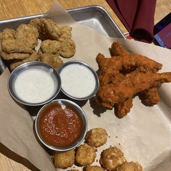 Twin Peaks - Peaks sampler - Sports Bars Near Me - Webster, Texas Twin Peaks - Peaks sampler - Sports Bars Near Me - Webster, Texas