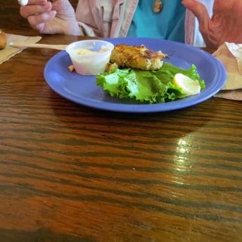 Pincher's Restaurant - one lonely but very good crab cake - Cajun/Creole Near Me - El Campo, Texas