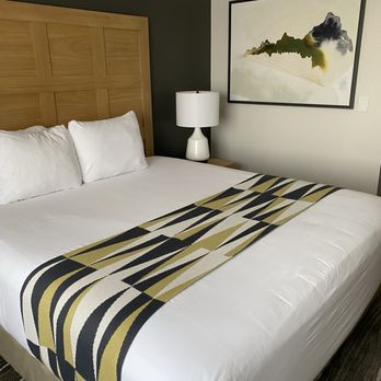 Oxford Suites Redding - Hotels Near Me - Redding, California Oxford Suites Redding - Hotels Near Me - Redding, California