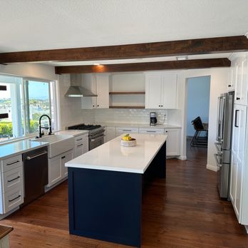 Paragon Design & Construction - a kitchen with a large island - General Contractors Near Me - Trabuco canyon, California Paragon Design & Construction - a kitchen with a large island - General Contractors Near Me - Trabuco canyon, California