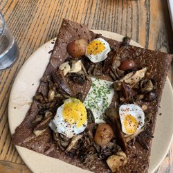 Superette - Gallette mushroom and quail egg