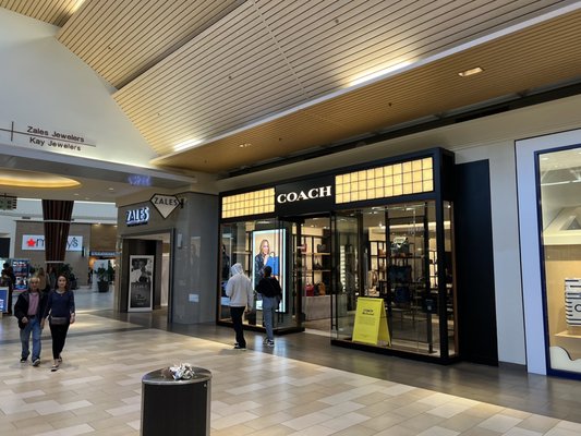 Christiana Mall by null