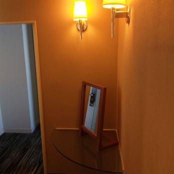 Hotel Derek - Is this a makeup table? There's no light and no chair. - Hotels Near Me - Houston, Texas Hotel Derek - Is this a makeup table? There's no light and no chair. - Hotels Near Me - Houston, Texas