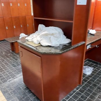 Life Time - Dirty towels over flowing - Gyms Near Me - Schaumburg, Illinois