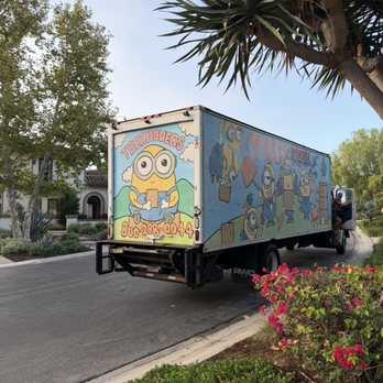 Trek Movers - Large and cute truck - Movers Near Me - Los Angeles, California
