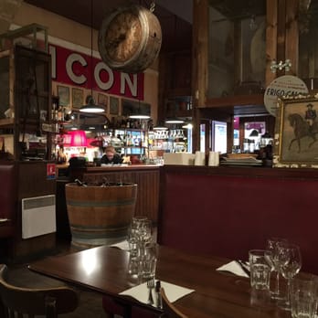 Chez Paulette - Charming interior, exactly what I expect from an older French restaurant - French Near Me - Bordeaux, 33 Chez Paulette - Charming interior, exactly what I expect from an older French restaurant - French Near Me - Bordeaux, 33