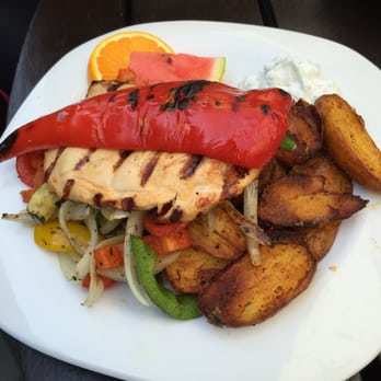 Mühle zu Blankenberg - Hähnchenfilet und Gemüse vom Grill dazu Kartoffelecken (die sind sowas von lecker) - Mediterranean Near Me - Hennef, NW Mühle zu Blankenberg - Hähnchenfilet und Gemüse vom Grill dazu Kartoffelecken (die sind sowas von lecker) - Mediterranean Near Me - Hennef, NW