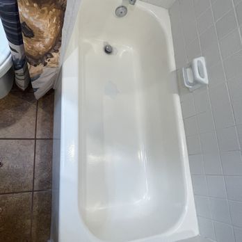 Gorilla Tubs Refinishing - That before photo of the tub number one. - Refinishing Services Near Me Gorilla Tubs Refinishing - That before photo of the tub number one. - Refinishing Services Near Me