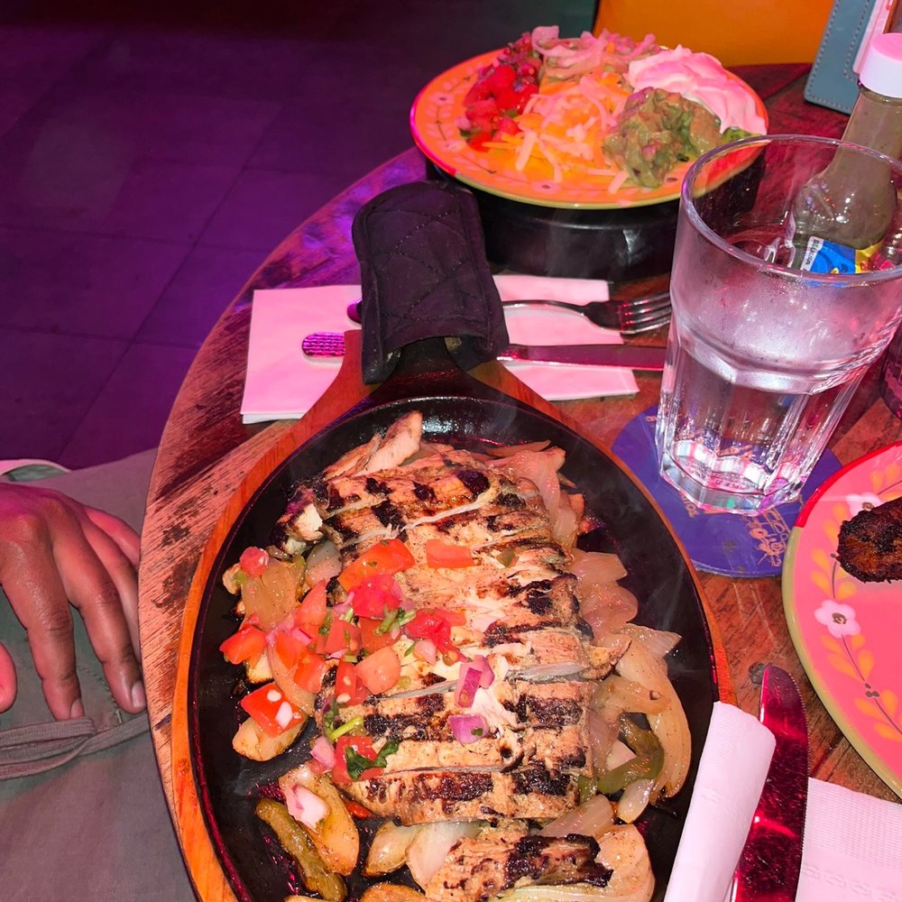 Burrito Bar - Grilled Chicken Fajitas - Mexican Near Me - Brooklyn, New York