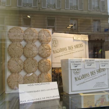Maison des Soeurs Macarons - Macaroons in the window display - Chocolatiers & Shops Near Me - Nancy, 54